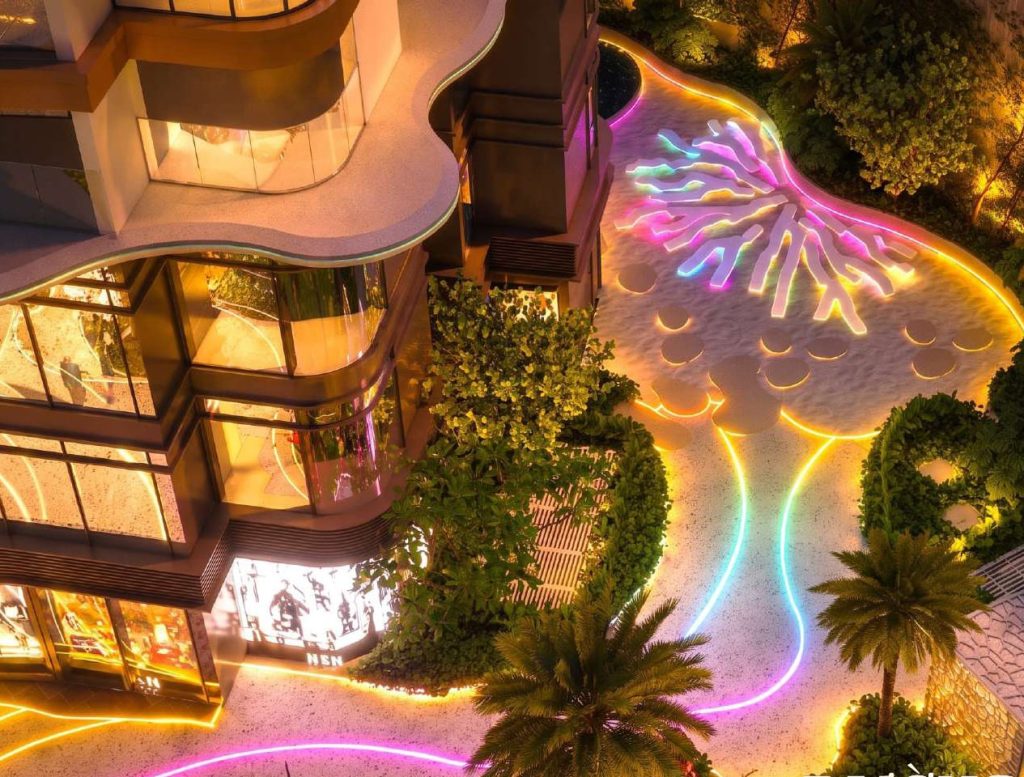 Đường dạo ánh sáng rực rỡ về đêm tại Alora Nha Trang